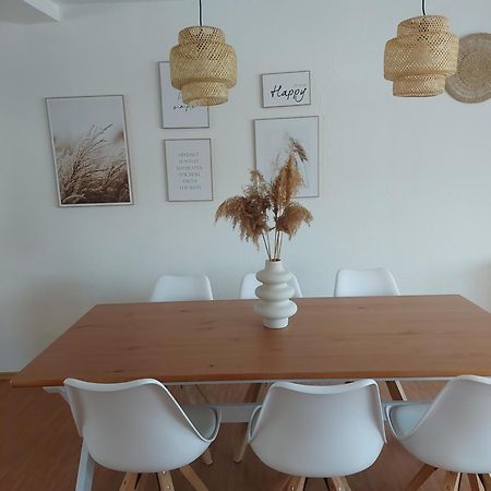 Stilvolle Ferienwohnung Free Parking, Space, Wlan Niestetal Exteriör bild